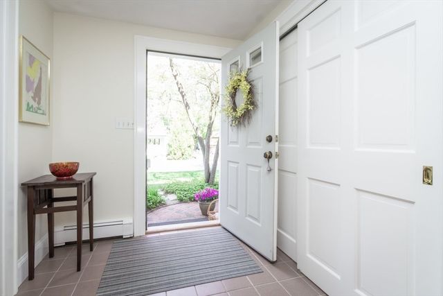 4 Crescent St, Natick, MA 01760
