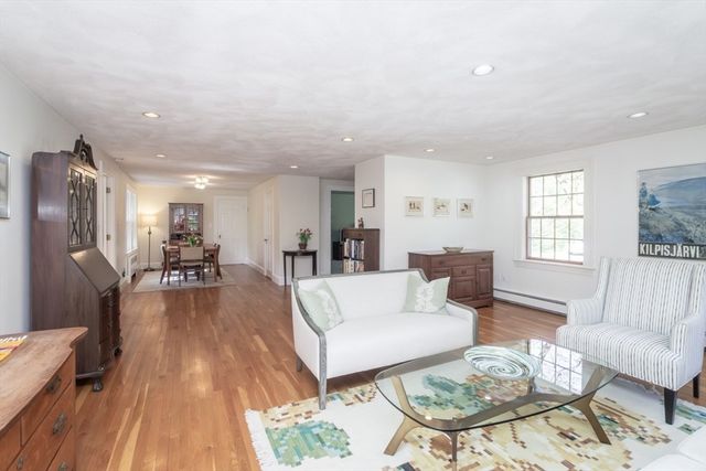 4 Crescent St, Natick, MA 01760