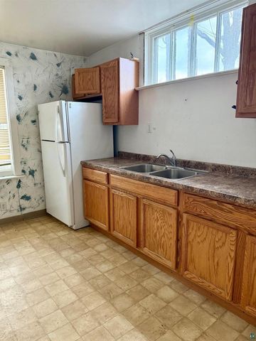 1312 N 11th St, Superior, WI 54880