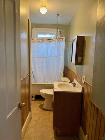 1312 N 11th St, Superior, WI 54880