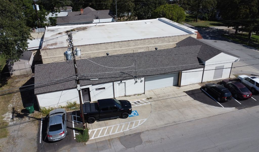 1401 Oak Knoll Drive, Haltom City, TX 76117