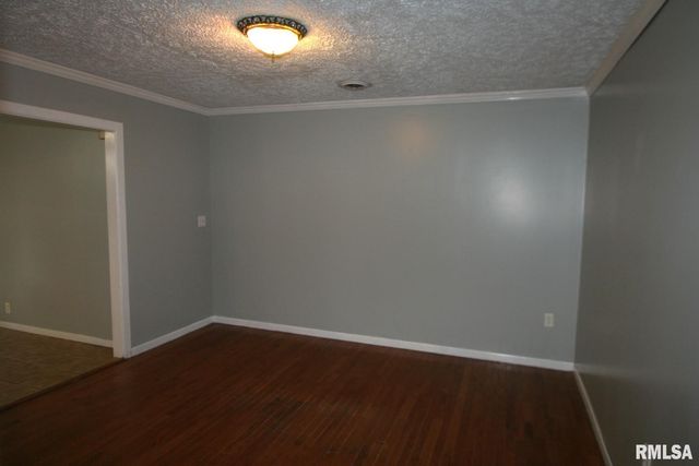 204 E 4TH Street, Mackinaw, IL 61755