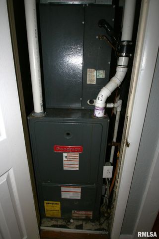 204 E 4TH Street, Mackinaw, IL 61755