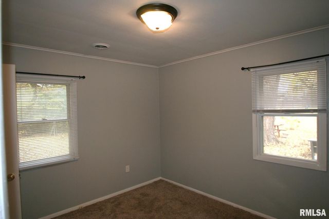 204 E 4TH Street, Mackinaw, IL 61755