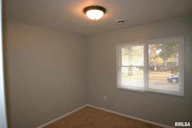 204 E 4TH Street, Mackinaw, IL 61755