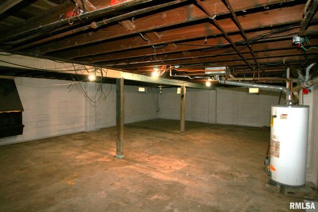 204 E 4TH Street, Mackinaw, IL 61755