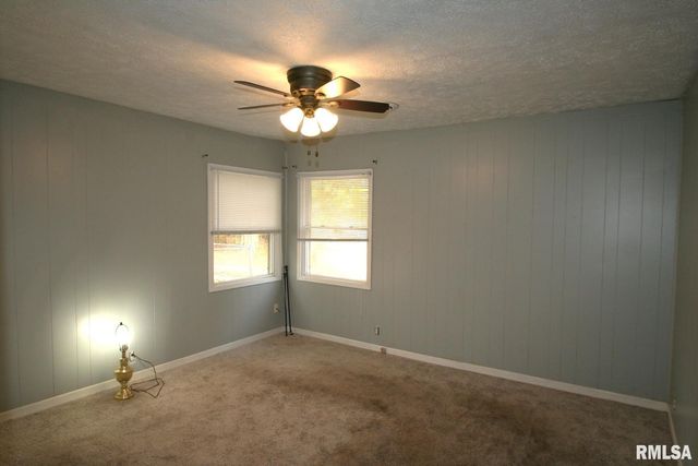 204 E 4TH Street, Mackinaw, IL 61755