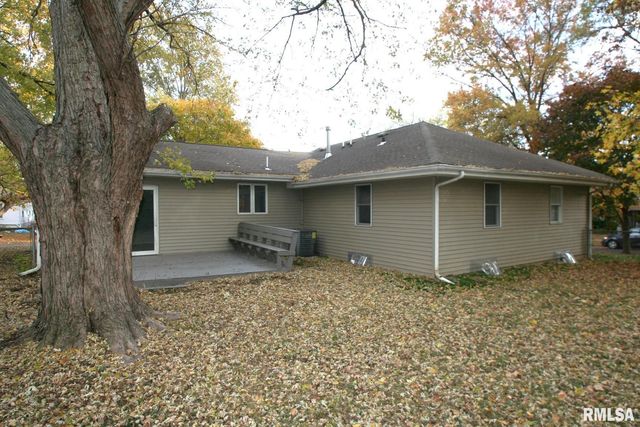 204 E 4TH Street, Mackinaw, IL 61755