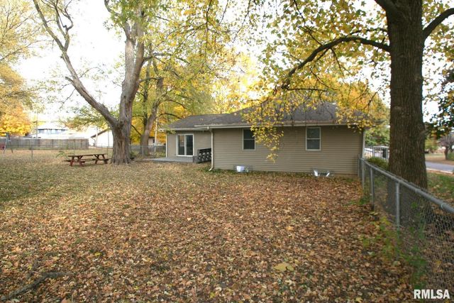 204 E 4TH Street, Mackinaw, IL 61755