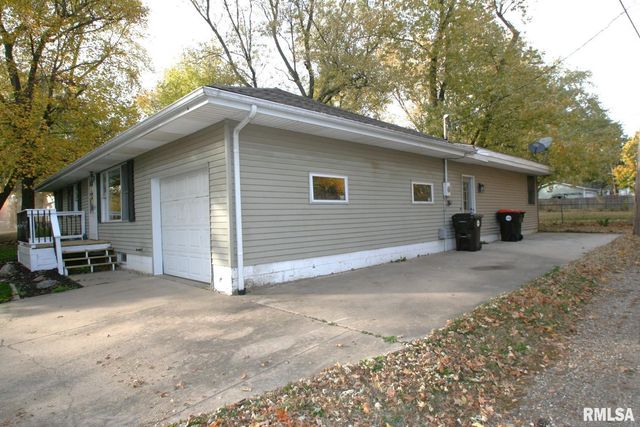 204 E 4TH Street, Mackinaw, IL 61755