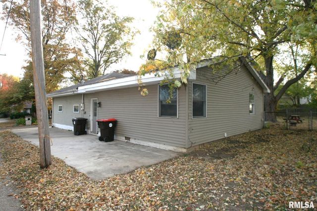204 E 4TH Street, Mackinaw, IL 61755