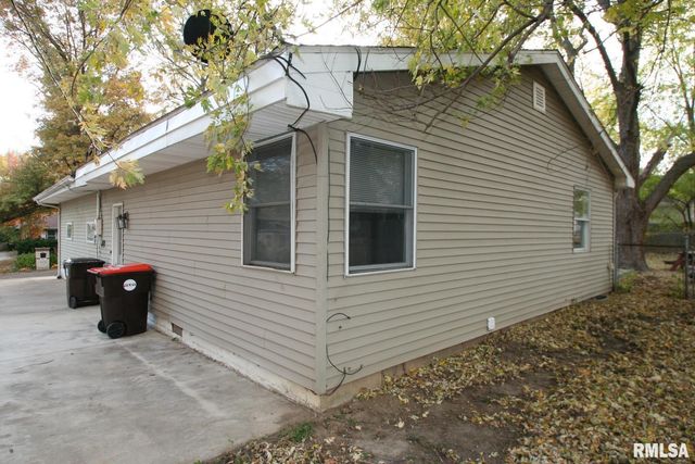 204 E 4TH Street, Mackinaw, IL 61755