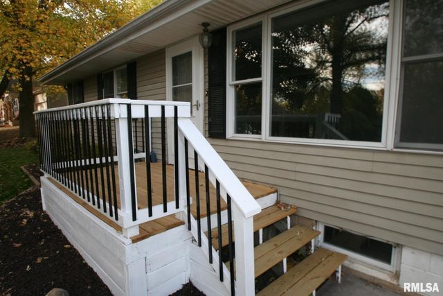 204 E 4TH Street, Mackinaw, IL 61755