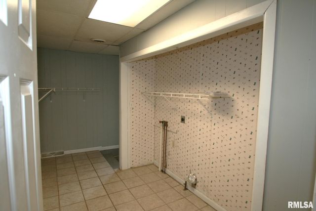 204 E 4TH Street, Mackinaw, IL 61755