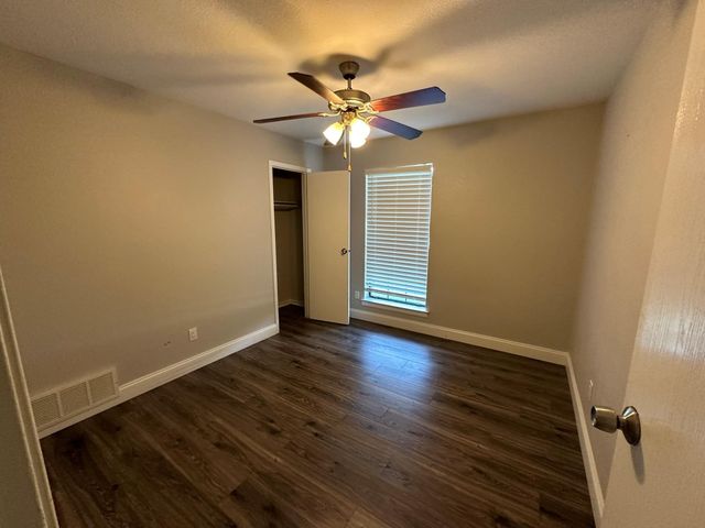 927 S Riverside Drive, Grapevine, TX 76051