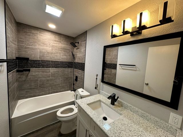 927 S Riverside Drive, Grapevine, TX 76051