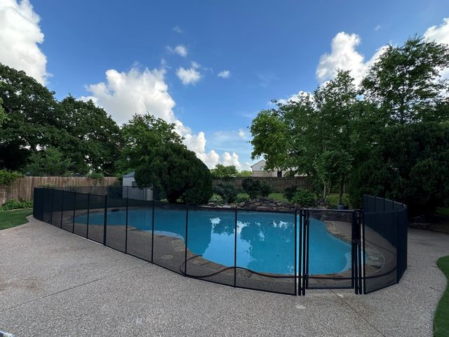 927 S Riverside Drive, Grapevine, TX 76051