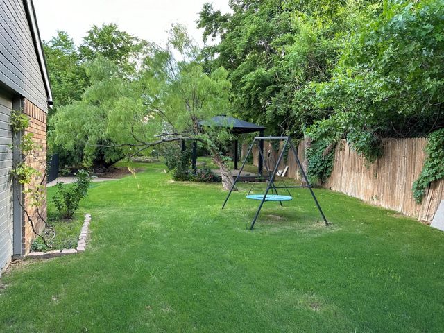 927 S Riverside Drive, Grapevine, TX 76051