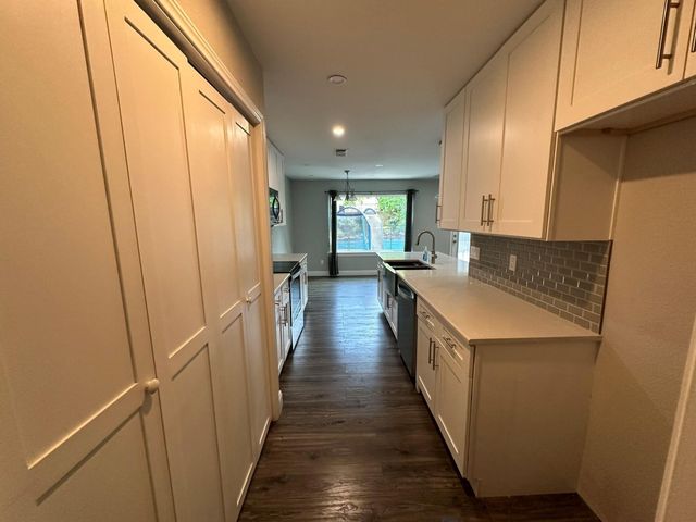 927 S Riverside Drive, Grapevine, TX 76051