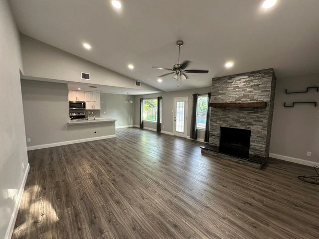 927 S Riverside Drive, Grapevine, TX 76051