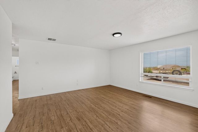 135 Tarpon Avenue SE, Rio Rancho, NM 87124