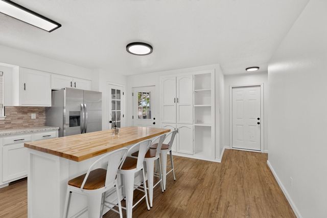 135 Tarpon Avenue SE, Rio Rancho, NM 87124