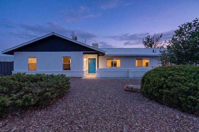 135 Tarpon Avenue SE, Rio Rancho, NM 87124