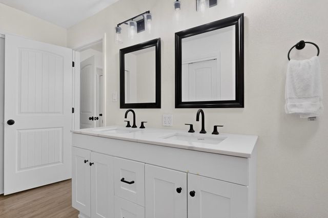 135 Tarpon Avenue SE, Rio Rancho, NM 87124