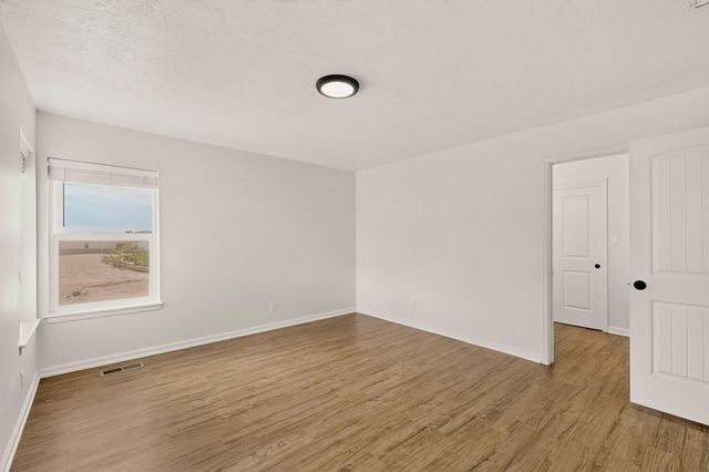 135 Tarpon Avenue SE, Rio Rancho, NM 87124