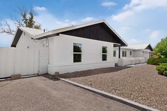 135 Tarpon Avenue SE, Rio Rancho, NM 87124