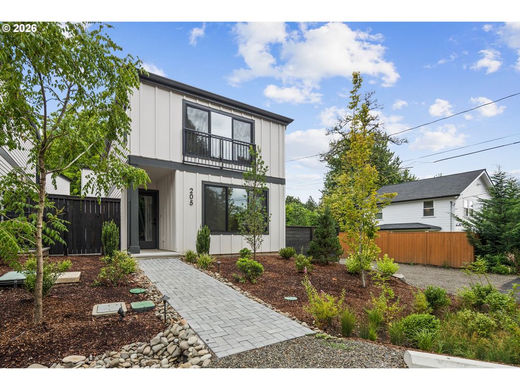 205 E Ave, Lake Oswego, OR 97034