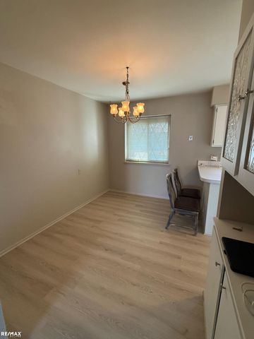 29225 Hayes Road 11, Warren, MI 48088