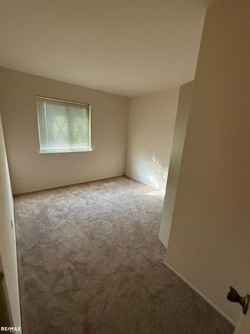 29225 Hayes Road 11, Warren, MI 48088