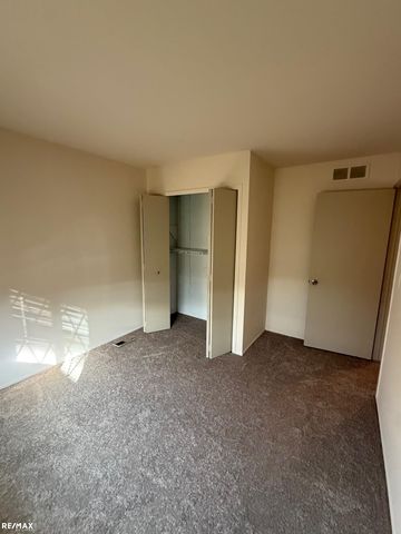 29225 Hayes Road 11, Warren, MI 48088