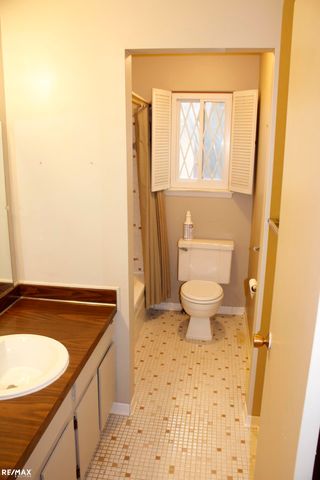 29225 Hayes Road 11, Warren, MI 48088