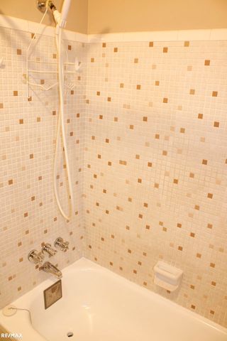 29225 Hayes Road 11, Warren, MI 48088