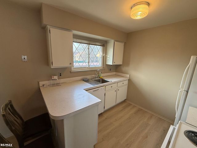 29225 Hayes Road 11, Warren, MI 48088