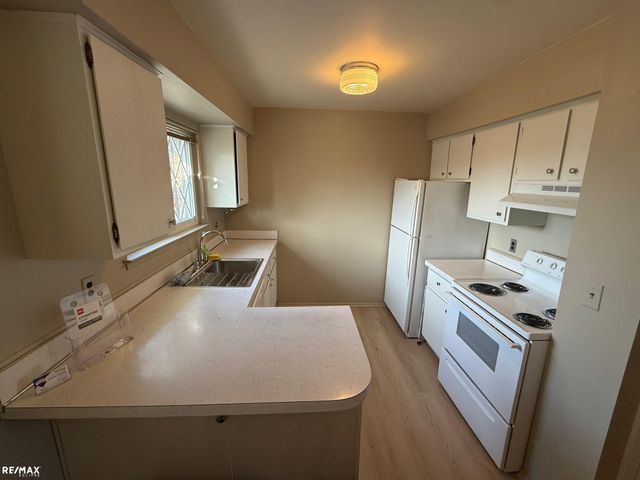 29225 Hayes Road 11, Warren, MI 48088