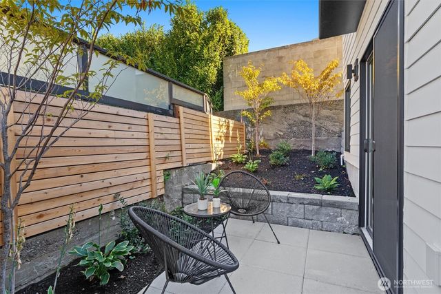 2212 Broadway E, Seattle, WA 98102