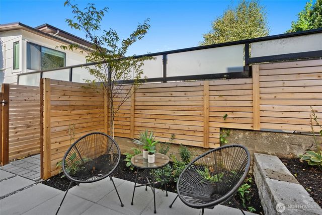 2212 Broadway E, Seattle, WA 98102