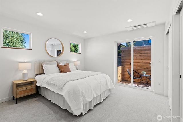 2212 Broadway E, Seattle, WA 98102