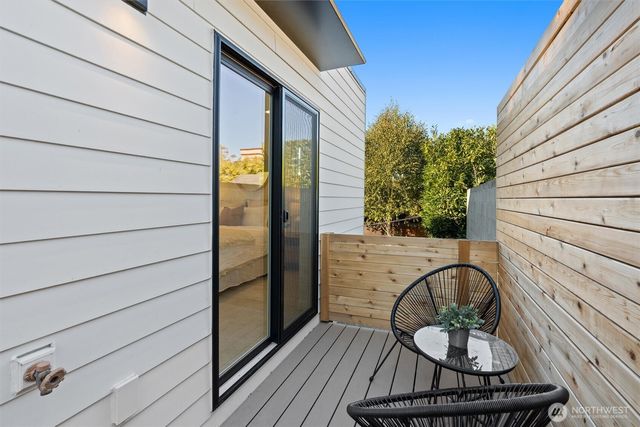 2212 Broadway E, Seattle, WA 98102