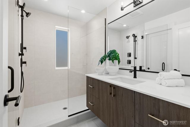 2212 Broadway E, Seattle, WA 98102