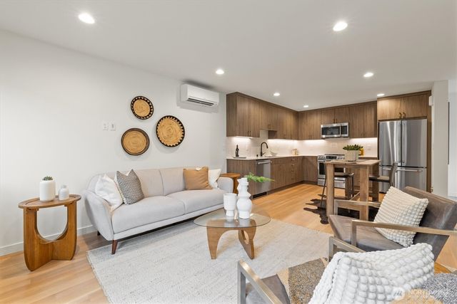 2212 Broadway E, Seattle, WA 98102