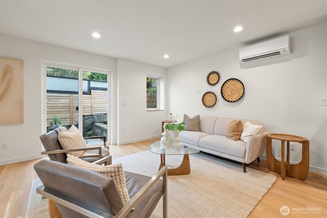 2212 Broadway E, Seattle, WA 98102