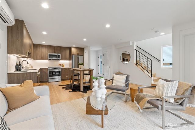 2212 Broadway E, Seattle, WA 98102