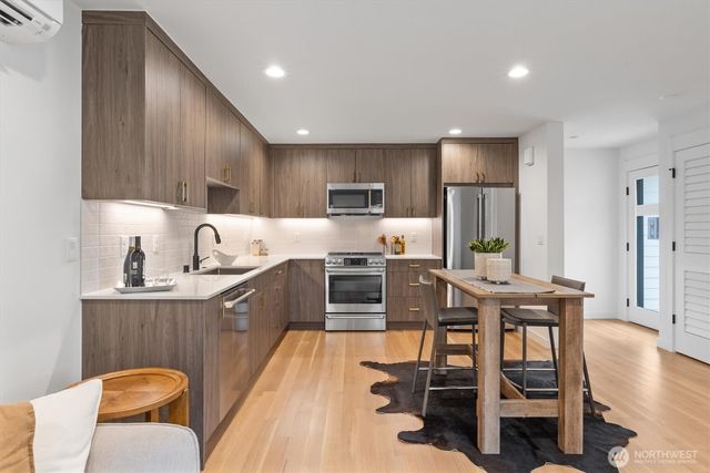 2212 Broadway E, Seattle, WA 98102