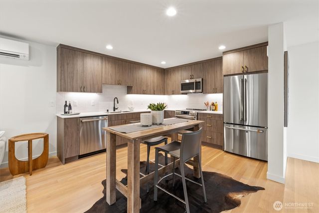 2212 Broadway E, Seattle, WA 98102