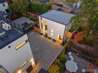 2212 Broadway E, Seattle, WA 98102