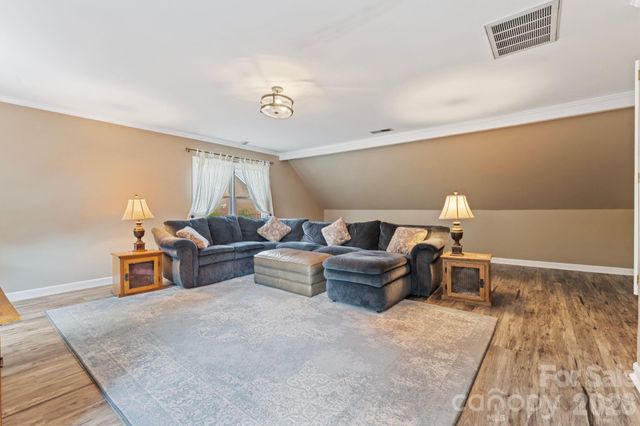 1006 Chelsea Place, Matthews, NC 28105